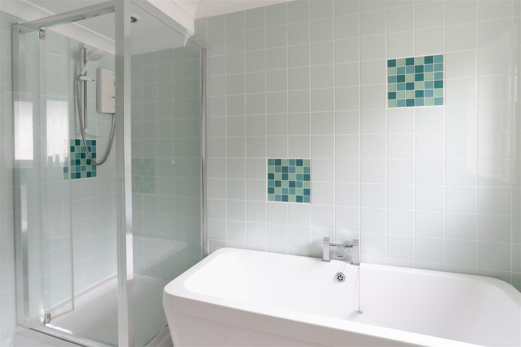 31 Family Bathroom.jpg