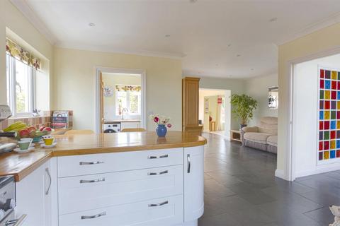 8 Cae Seiri, Carmarthen, SA31 2BZ