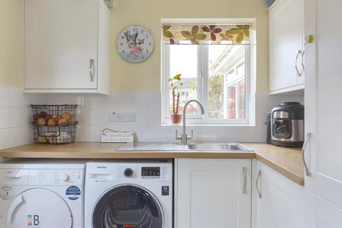 8 Cae Seiri, Carmarthen, SA31 2BZ