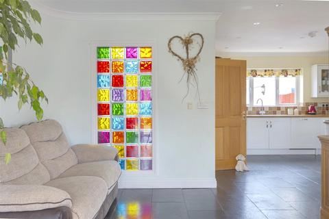 8 Cae Seiri, Carmarthen, SA31 2BZ