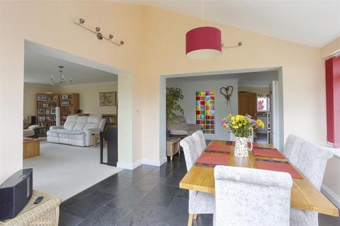 8 Cae Seiri, Carmarthen, SA31 2BZ