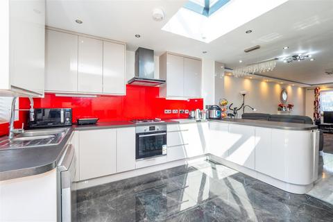 36 Hadleigh Drive, Sutton, SM2 5BF