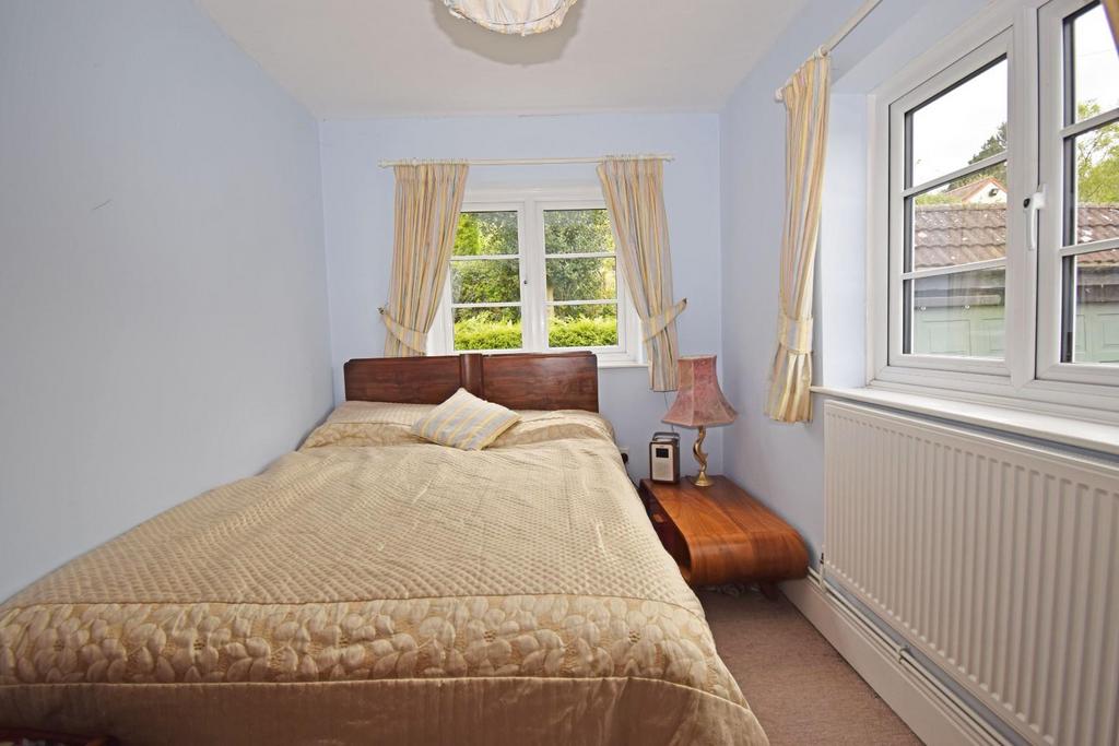 37 Fairfield Road, bed 3.jpg