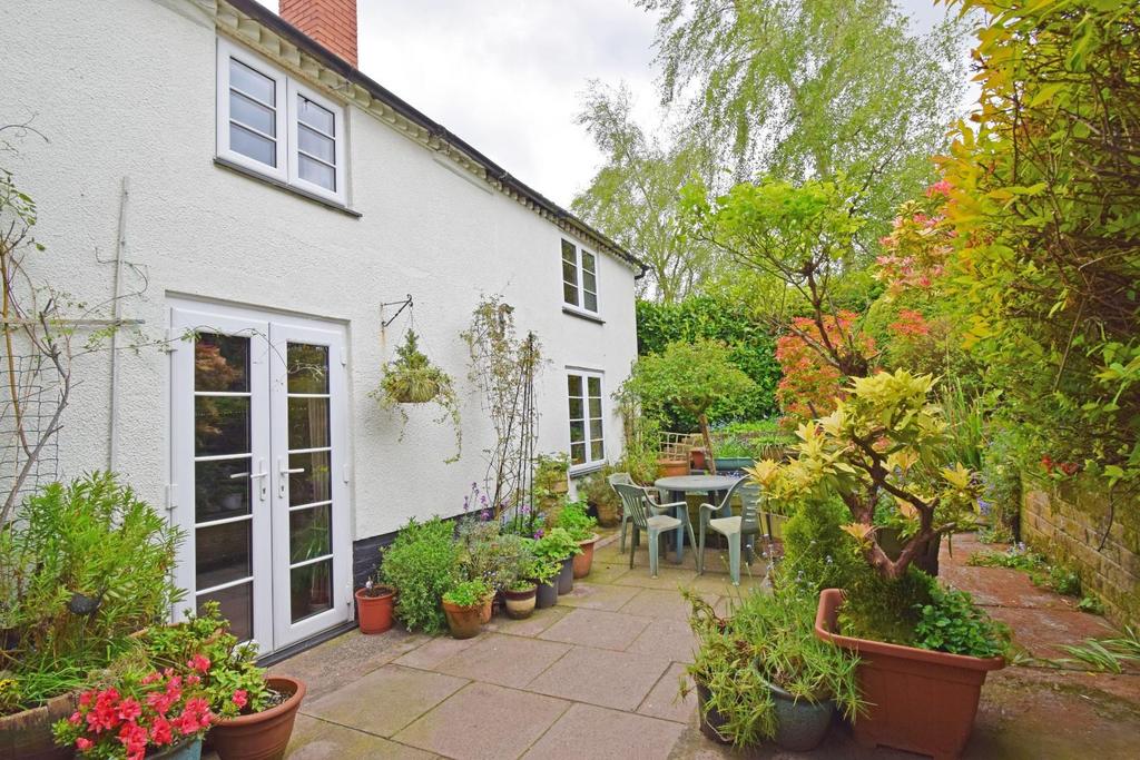 37 Fairfield Road, garden rear patio.jpg