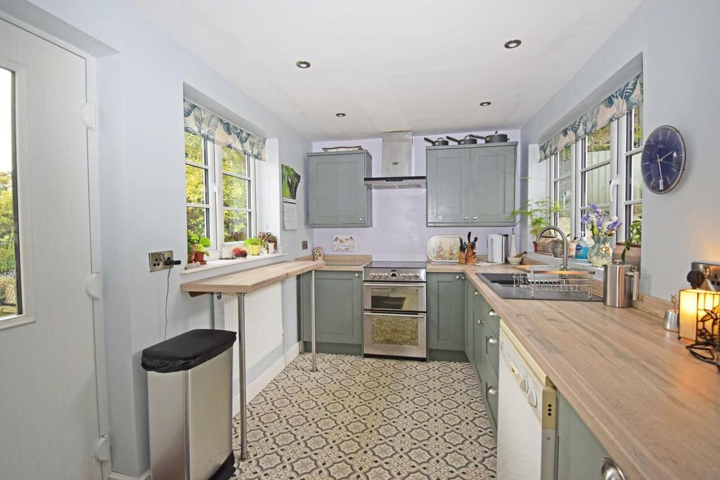 37 Fairfield Road, kitchen a.jpg