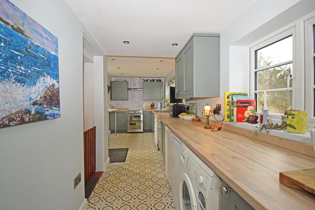 37 Fairfield Road, kitchen c.jpg