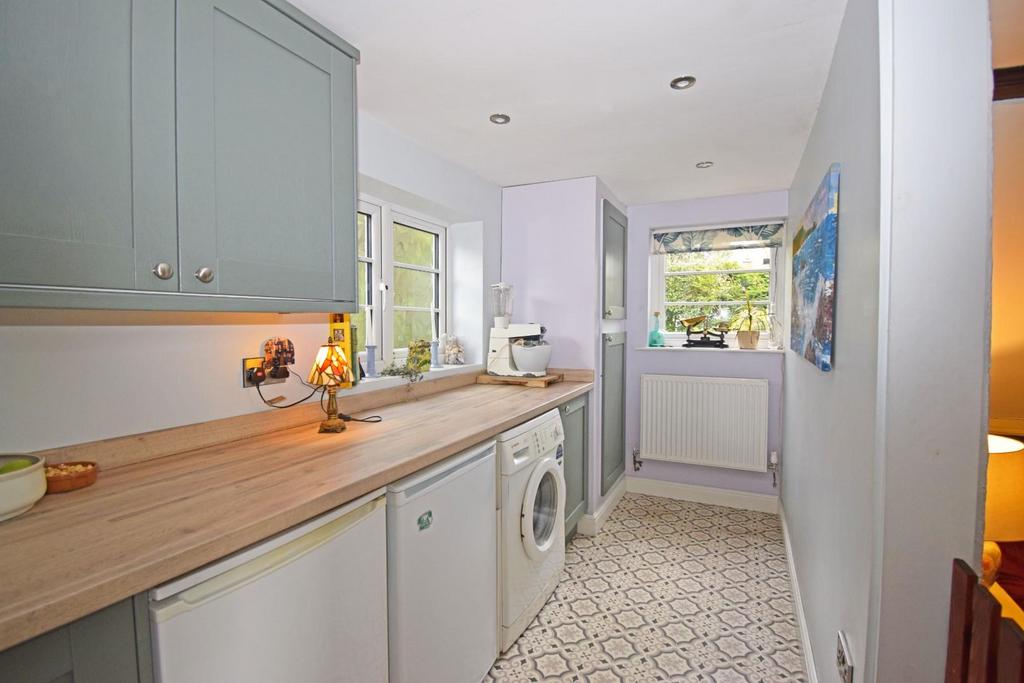 37 Fairfield Road, kitchen d.jpg