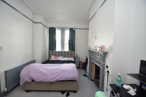1 bedroom flat for sale, Elms Avenue, Eastbourne BN21