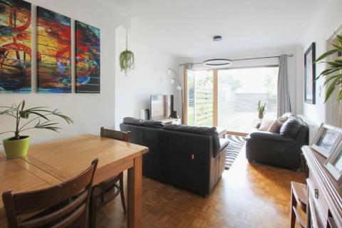 3a Poplar Road, Leatherhead, KT22 8SF