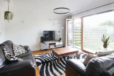 3a Poplar Road, Leatherhead, KT22 8SF