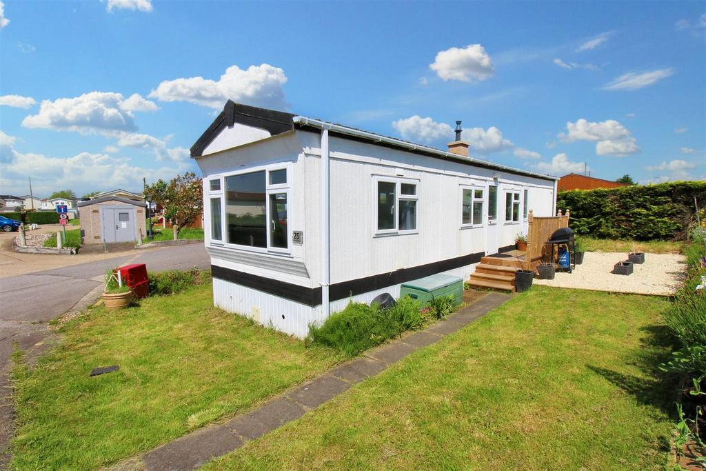 Lower Dunton Road, Dunton, Brentwood 1 bed park home for sale £110,000