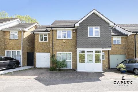 4 bedroom semi-detached house for sale, Roding Lane South, Ilford