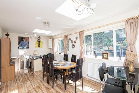 4 bedroom detached house for sale, Roding Lane South, Ilford