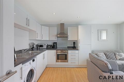 1 bedroom property for sale, High Road, Loughton