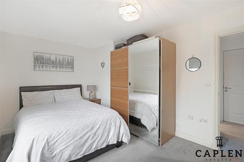 1 bedroom flat for sale, High Road, Loughton