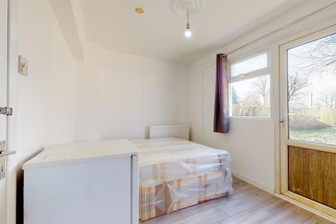 1 bedroom in a house share to rent, Mead Plat, Stonebridge NW10