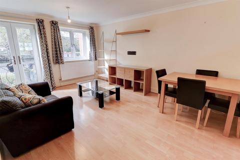2 bedroom apartment to rent, The Moorings, Leamington Spa