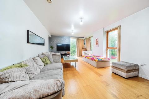 2 bedroom flat for sale, Douglas Close, Stanmore HA7