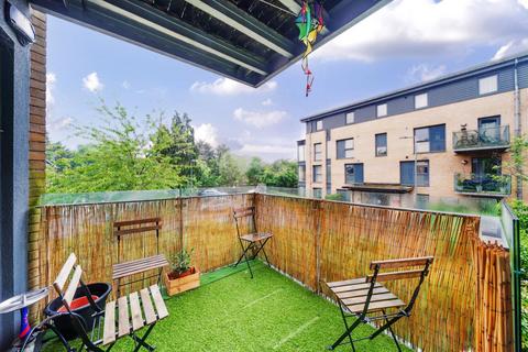 2 bedroom flat for sale, Douglas Close, Stanmore HA7