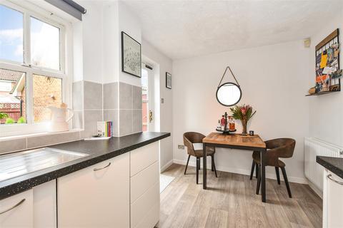 2 bedroom end of terrace house for sale, St. Johns Gardens, Fishlake Meadows, Romsey, Hampshire