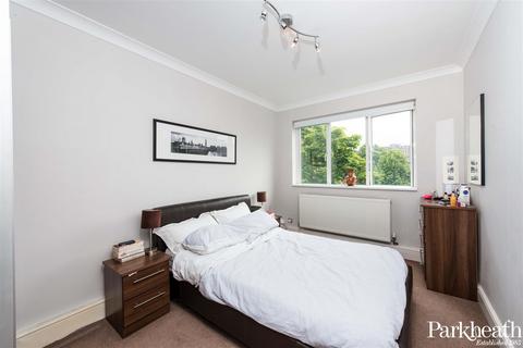 3 bedroom apartment to rent, Fairfax Road, South Hampstead NW6