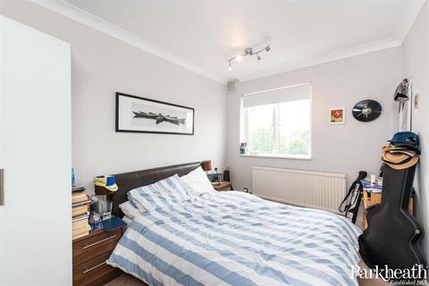 3 bedroom apartment to rent, Fairfax Road, South Hampstead NW6