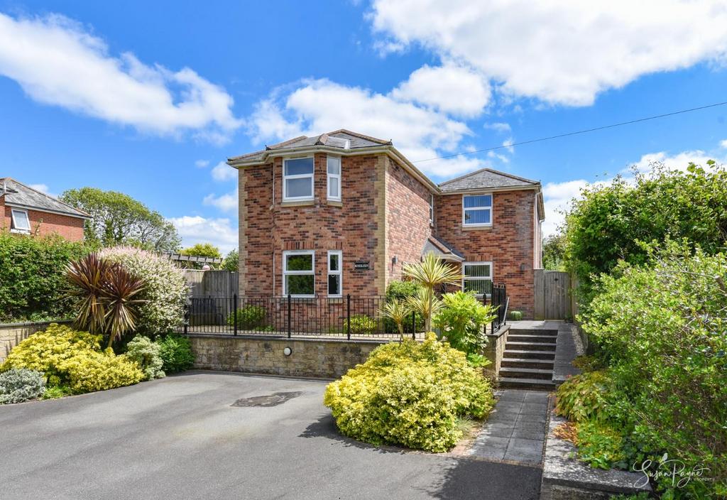Main Road, Havenstreet, Ryde 4 bed detached house for sale £600,000