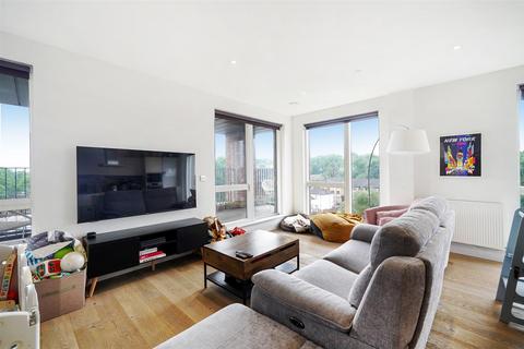 3 bedroom apartment for sale, Centralis House, Lewisham SE13