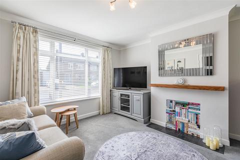 14 Gaveston Close, Byfleet, West Byfleet, KT14 7HE