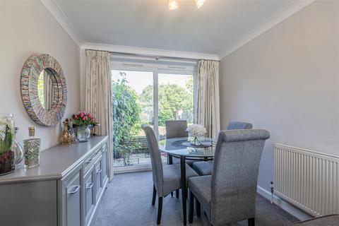 14 Gaveston Close, Byfleet, West Byfleet, KT14 7HE