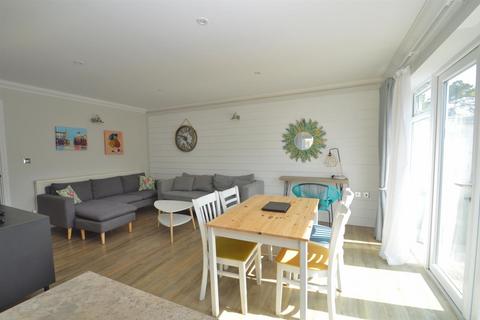 2 bedroom chalet for sale, Totland