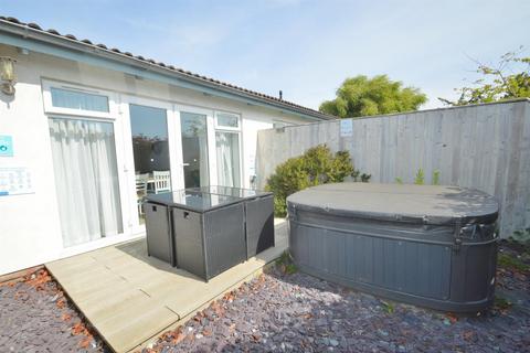 2 bedroom chalet for sale, Totland