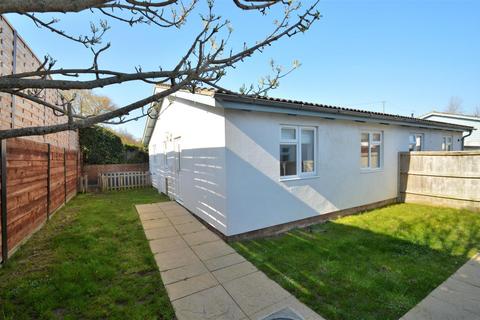 2 bedroom chalet for sale, Fort Warden Road, Totland Bay