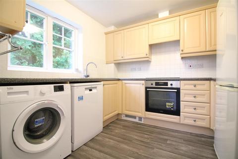 2 bedroom flat to rent, Colham Road, Uxbridge