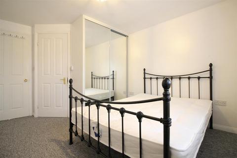 2 bedroom flat to rent, Colham Road, Uxbridge