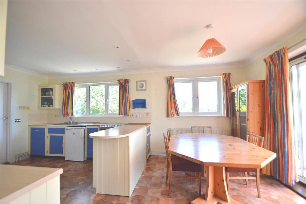 Kitchen/ dining room