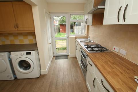 16 Avon Terrace, Salisbury, SP2 7BT
