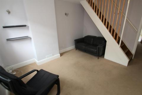 16 Avon Terrace, Salisbury, SP2 7BT