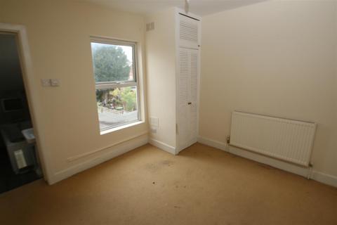 16 Avon Terrace, Salisbury, SP2 7BT