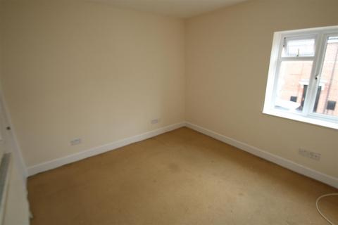 16 Avon Terrace, Salisbury, SP2 7BT