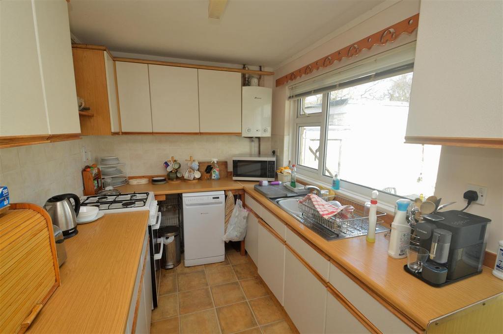 Kitchen 2 .JPG