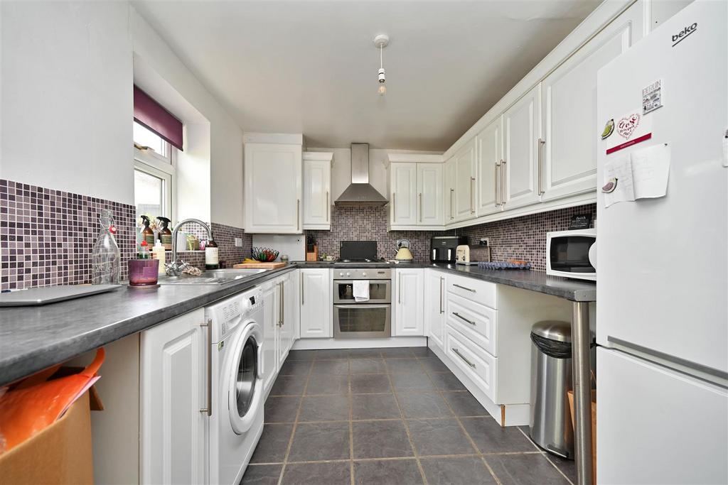 Queensway, Yeadon, Leeds 3 bed terraced house for sale £209,950