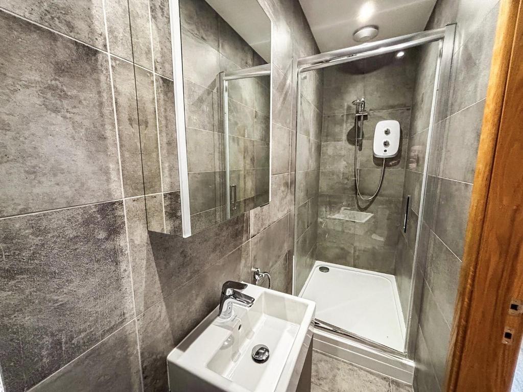 Bedroom Two En Suite.jpg