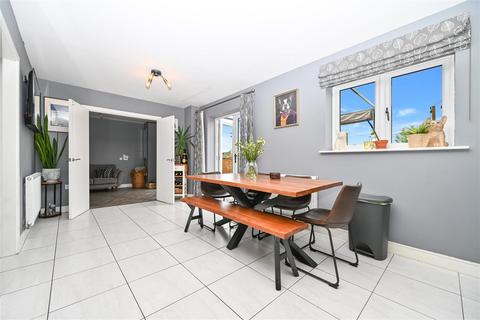 61 Brompton Drive, Bradford, BD10 0DW