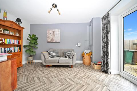 61 Brompton Drive, Bradford, BD10 0DW