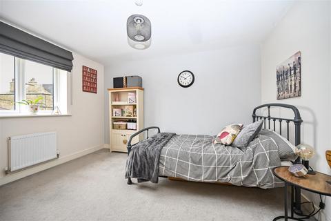 61 Brompton Drive, Bradford, BD10 0DW