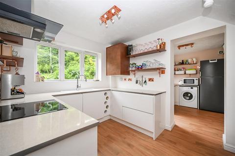 4 bedroom detached house for sale, Apperley Road, Bradford