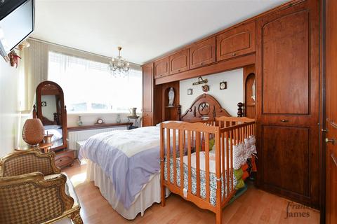 2 bedroom maisonette for sale, Musbury Street, London, E1