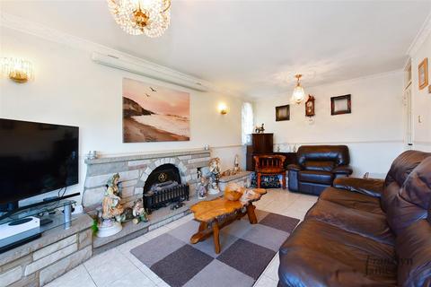 2 bedroom maisonette for sale, Musbury Street, London, E1