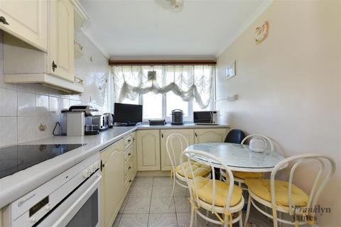 2 bedroom maisonette for sale, Musbury Street, London, E1